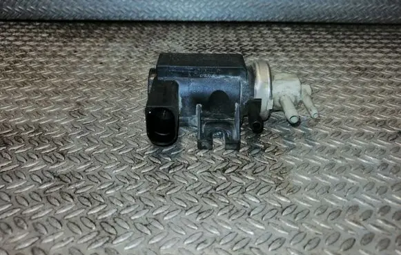 Volkswagen Transporter - Caravelle T5 Vacuum valve 1J0906627B
