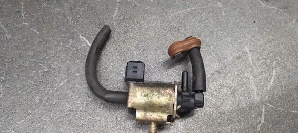 Nissan Primera Valve vacuum k5t46480