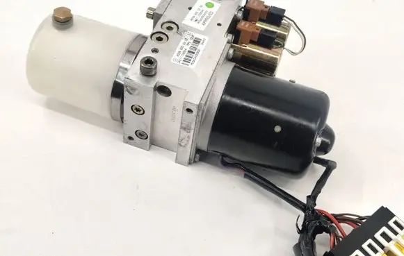 Mercedes-Benz CLK A209 C209 Convertible roof hydraulic pump A2098000330