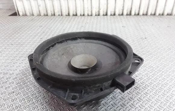 Mitsubishi Pajero Rear door speaker MR301667