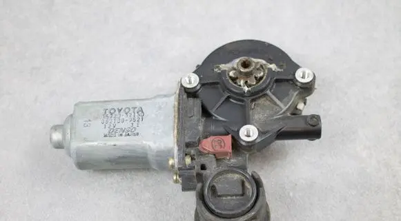 Toyota RAV 4 (XA20) Rear door window regulator motor 8572032150