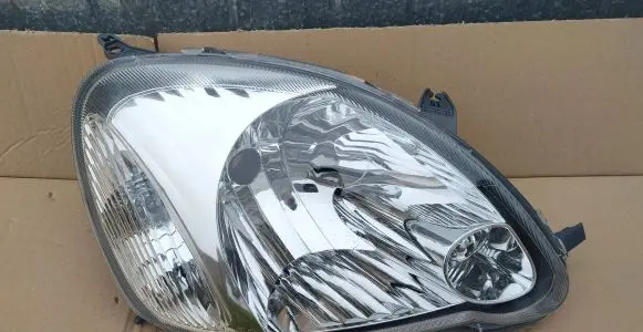 Toyota Yaris Headlight/headlamp HCR-104 81110-52360