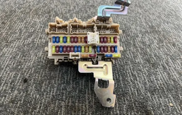Nissan Qashqai Relay mounting block 4EB0AC1292