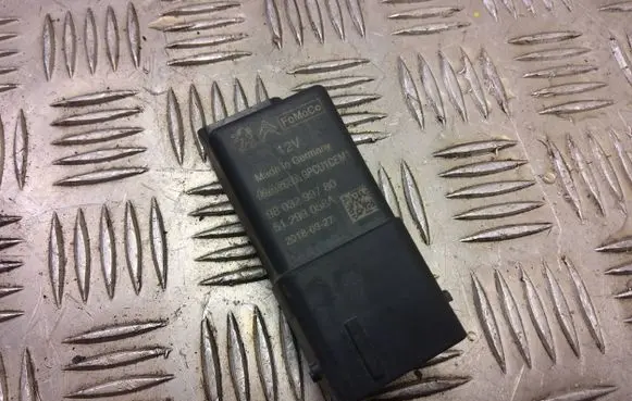 Opel Grandland X Glow plug pre-heat relay 9803299780
