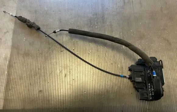 Nissan Navara Rear door lock