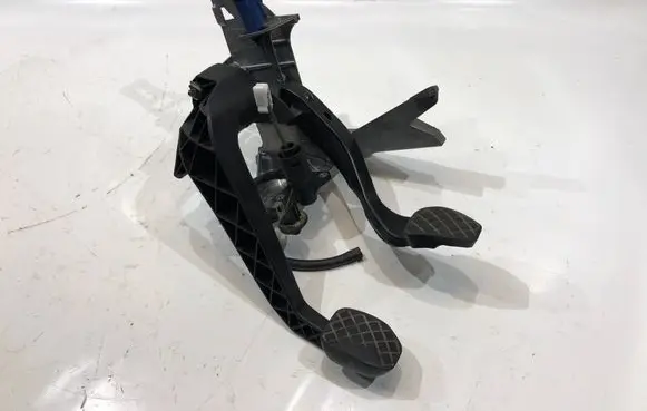 Audi A4 S4 B6 8E 8H Brake pedal 8E1721117