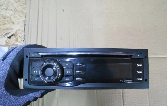 Peugeot iOn Radio/CD/DVD/GPS head unit 96748368XT