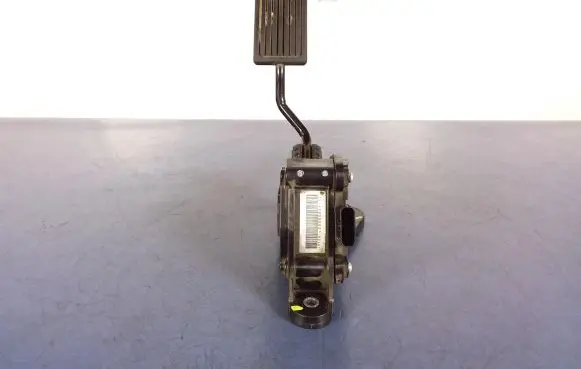 Honda CR-V Accelerator throttle pedal JM10B