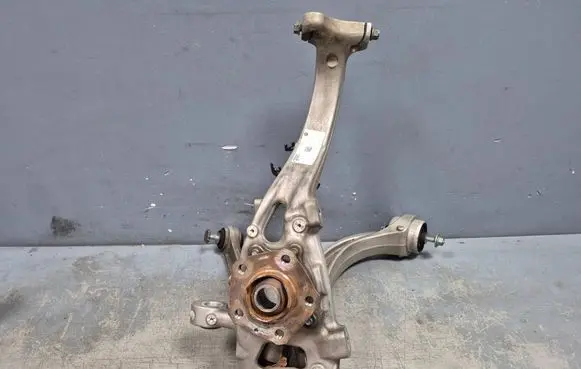 Front wheel hub spindle knuckle