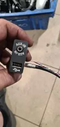BMW 5 F10 F11 USB socket connector 9237653
