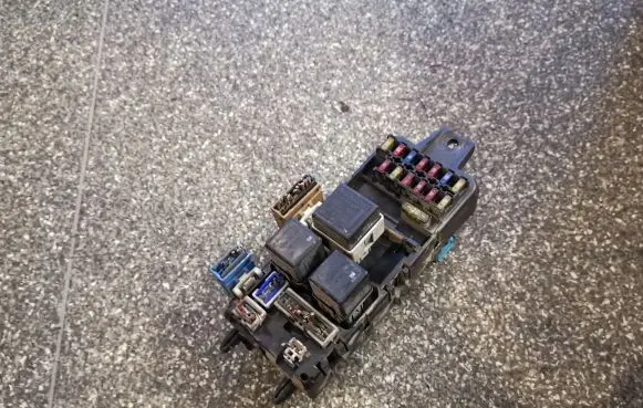 Volvo S40, V40 Fuse module 30807050