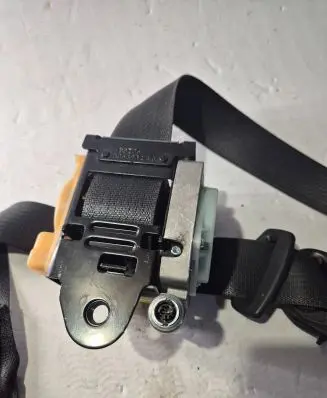 Opel Insignia A Front seatbelt 13303849 21012009 M111