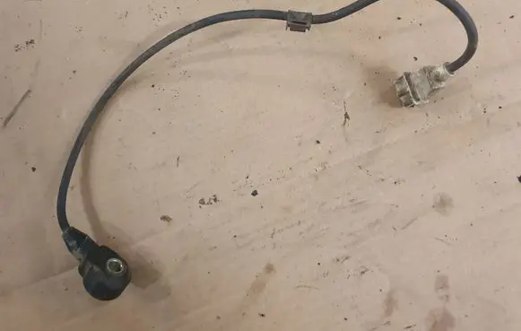 Volkswagen Golf III Detonation knock sensor 021905377 0281230047