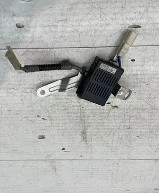 Lexus IS 220D-250-350 Antenna control unit 05370593L