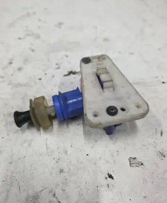 Audi A4 S4 B5 8D Central locking vacuum pump 893862123