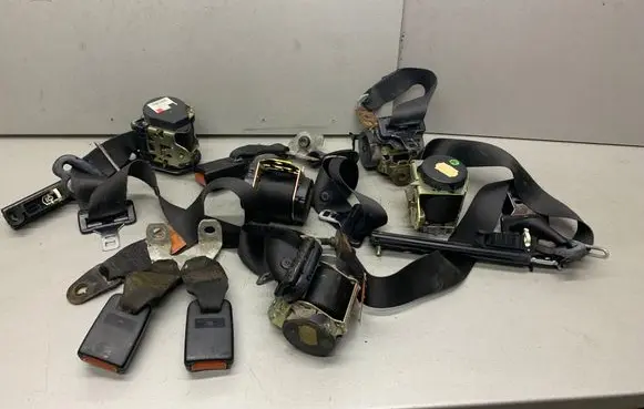 Ford Fiesta Front seatbelt 601157100 64231A020304 601380200