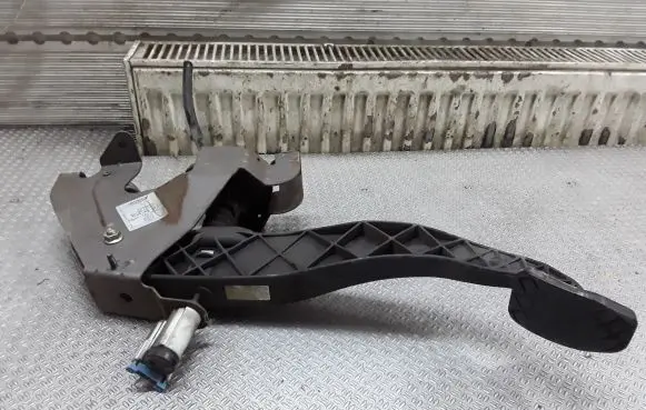 Volkswagen Transporter - Caravelle T5 Clutch pedal 7H1721059H