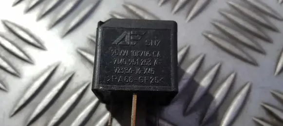 Volkswagen Golf IV Other relay 95vw10k705ca 7m0951253a