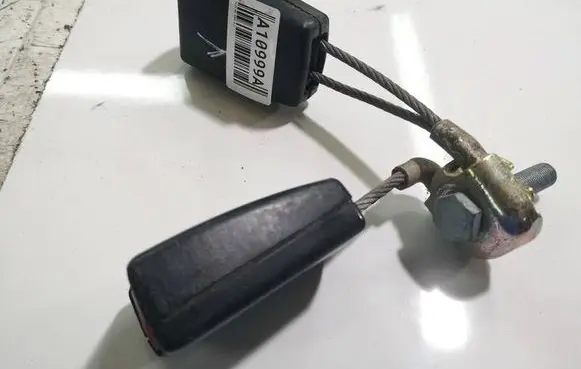 Audi A8 S8 D3 4E Middle seatbelt buckle (rear) 4E0857739