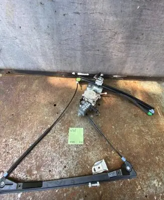 Volkswagen Polo III 6N 6N2 6NF Front door window regulator with motor S29L18