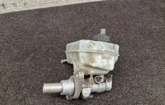 Volkswagen PASSAT B7 Master brake cylinder 3C161130