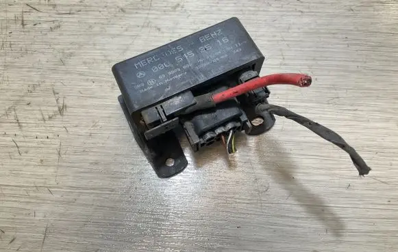 Mercedes-Benz Sprinter W906 Glow plug pre-heat relay 0005453516 89908900