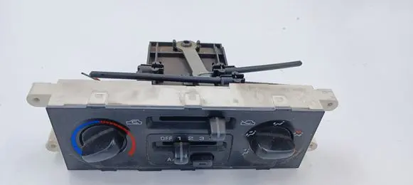 Subaru Impreza I Climate control unit