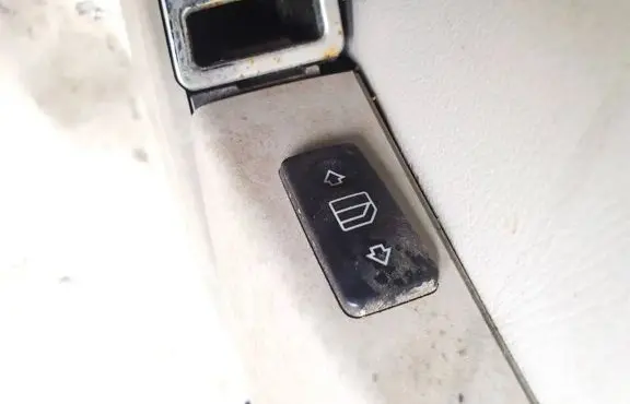 Mercedes-Benz S W220 Electric window control switch