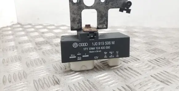 Volkswagen Polo V 6R Coolant fan relay 1J0919506M 6Q0959503