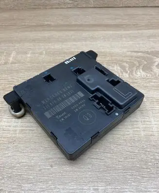Mercedes-Benz E W211 Door control unit/module 2118704026