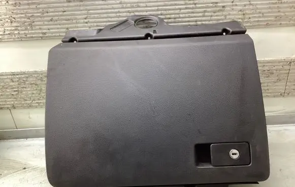 Volkswagen PASSAT B6 Glove box 3C1857114 P0108696 T0024226