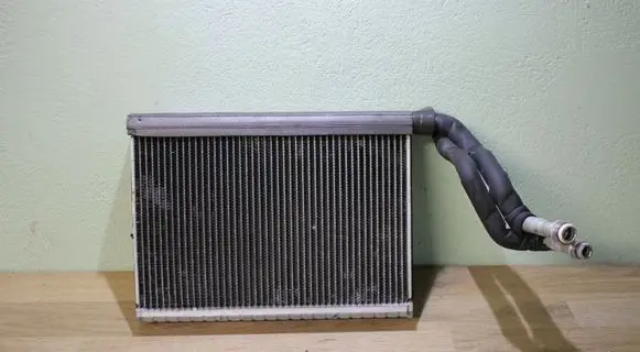 BMW 1 E81 E87 Air conditioning (A/C) radiator (interior) 