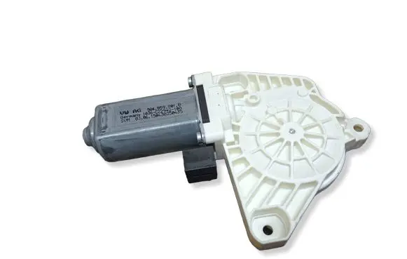 Volkswagen PASSAT B8 Front door window regulator motor 5Q4959801B