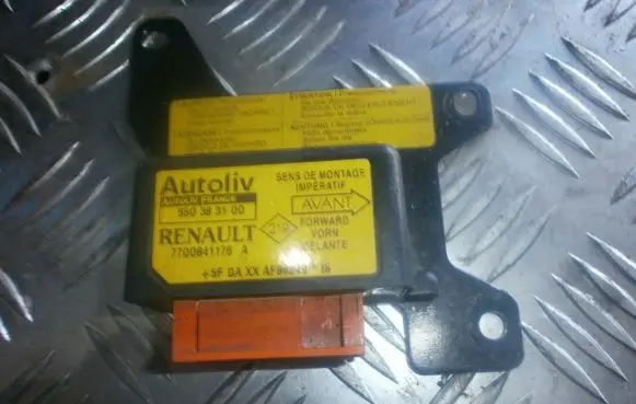 Renault Megane I Airbag control unit/module 7700841176A