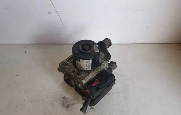 Skoda Octavia Mk2 (1Z) ABS Pump 1K0907379P 1K0614117H