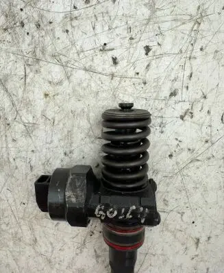 Volkswagen Golf IV Fuel injector 0414720007 B059