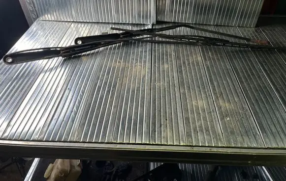 Nissan Interstar Front wiper blade arm 8200072778 504033861