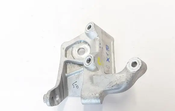 Volvo XC90 Engine mounting bracket 31430490