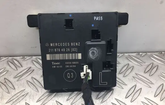 Mercedes-Benz E W211 Door control unit/module 2118704026