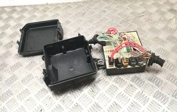 Renault Laguna III Fuse box set 284C40001R 319134128 284B10001R