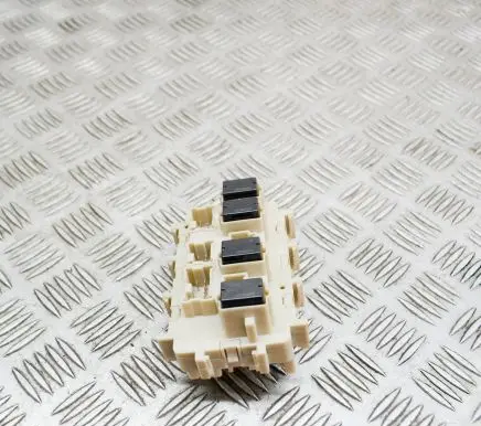 Nissan Qashqai Fuse module 4EB0C C0221