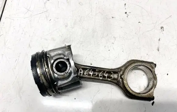 Ford Focus Piston with connecting rod