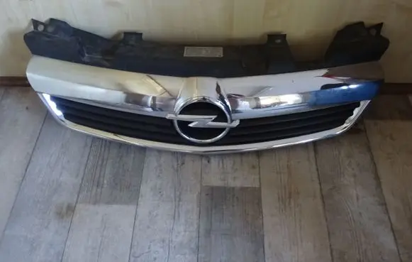 Opel Zafira B Front grill 13238416