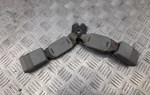 Cadillac CTS Middle seatbelt buckle (rear) 23123497