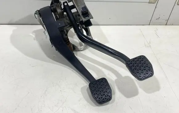 BMW 3 E90 E91 Pedal assembly 42322403 ALS19CC3