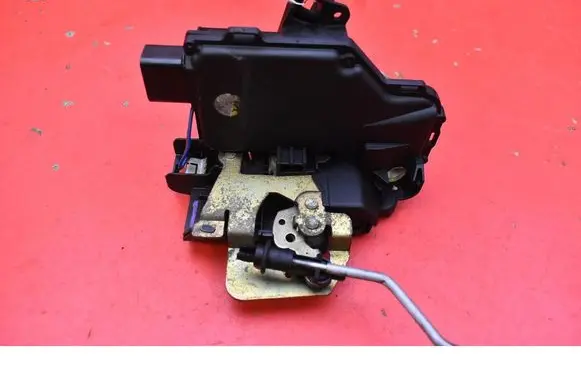 Audi A2 Front door lock 8Z1837015A