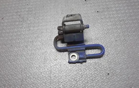 Volkswagen Touran I Front door lower hinge 