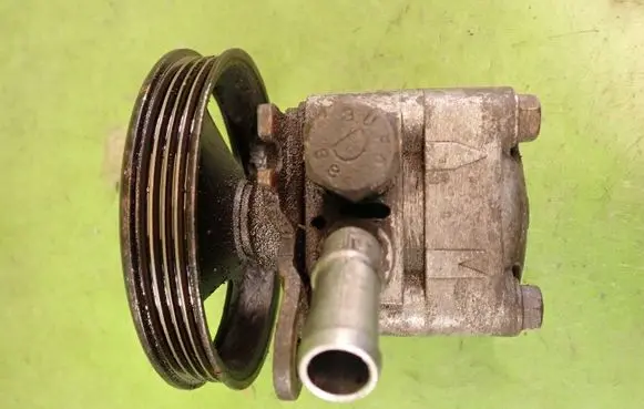 Nissan Primera Power steering pump