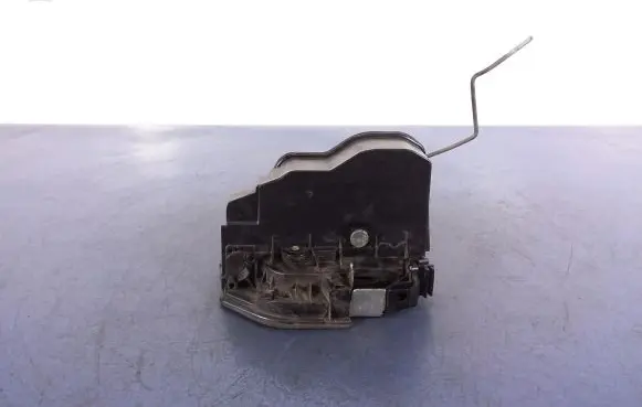 BMW X3 F25 Front door lock 7318424
