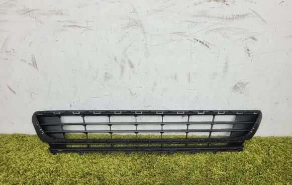 Volkswagen Golf VII Front bumper lower grill 5g0853677
